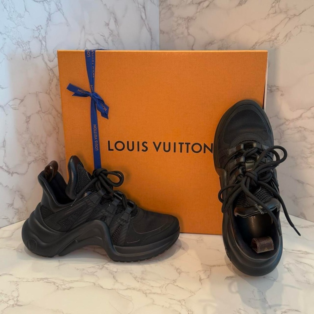 Brand New LOUIS VUITTON Black Leather Sneakers With Original Box - Size 38 EU